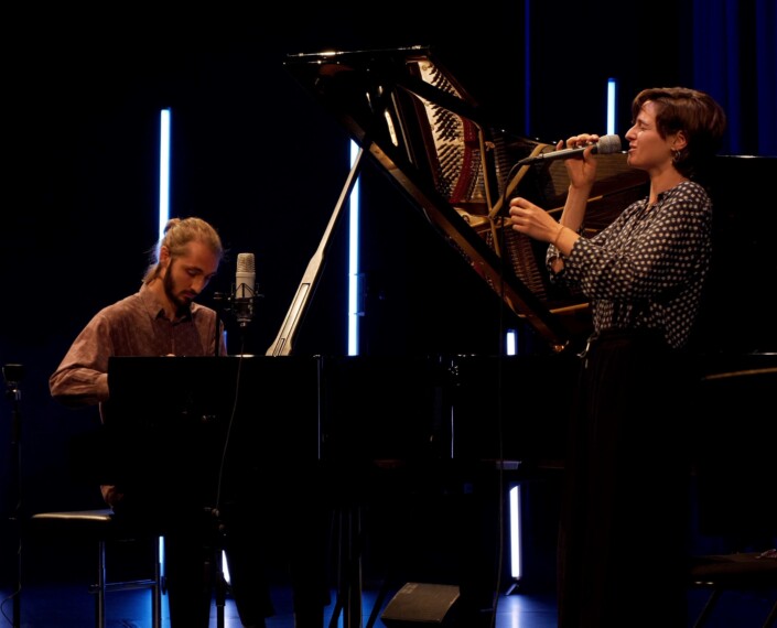 Between Classical and Jazz 9